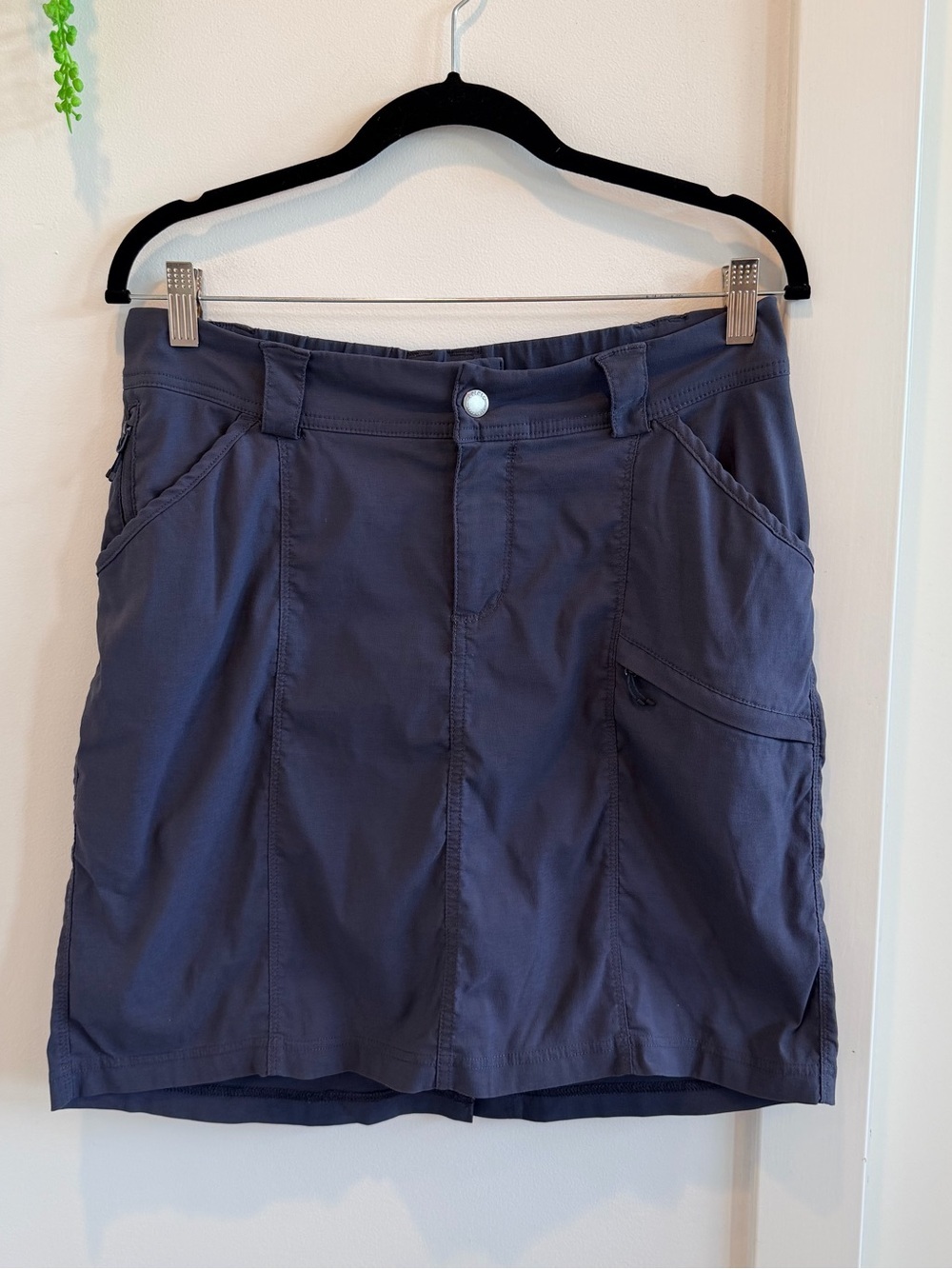 Duluth Trading Co Dark Grey Utility Skort with Zip Pockets Size 10